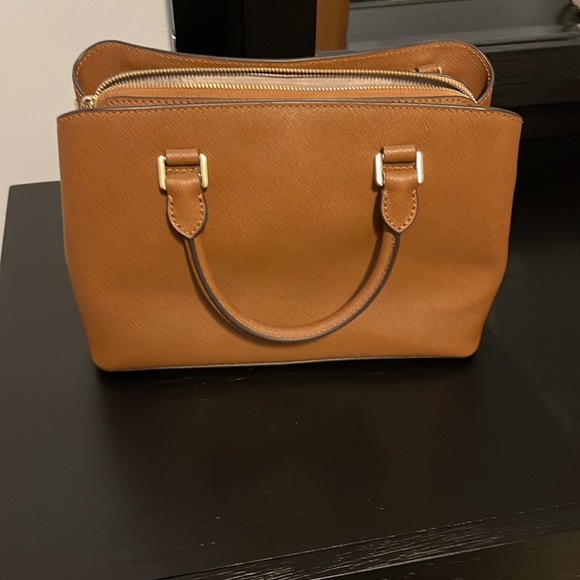 Michael Kors tote - Picture 2 of 6
